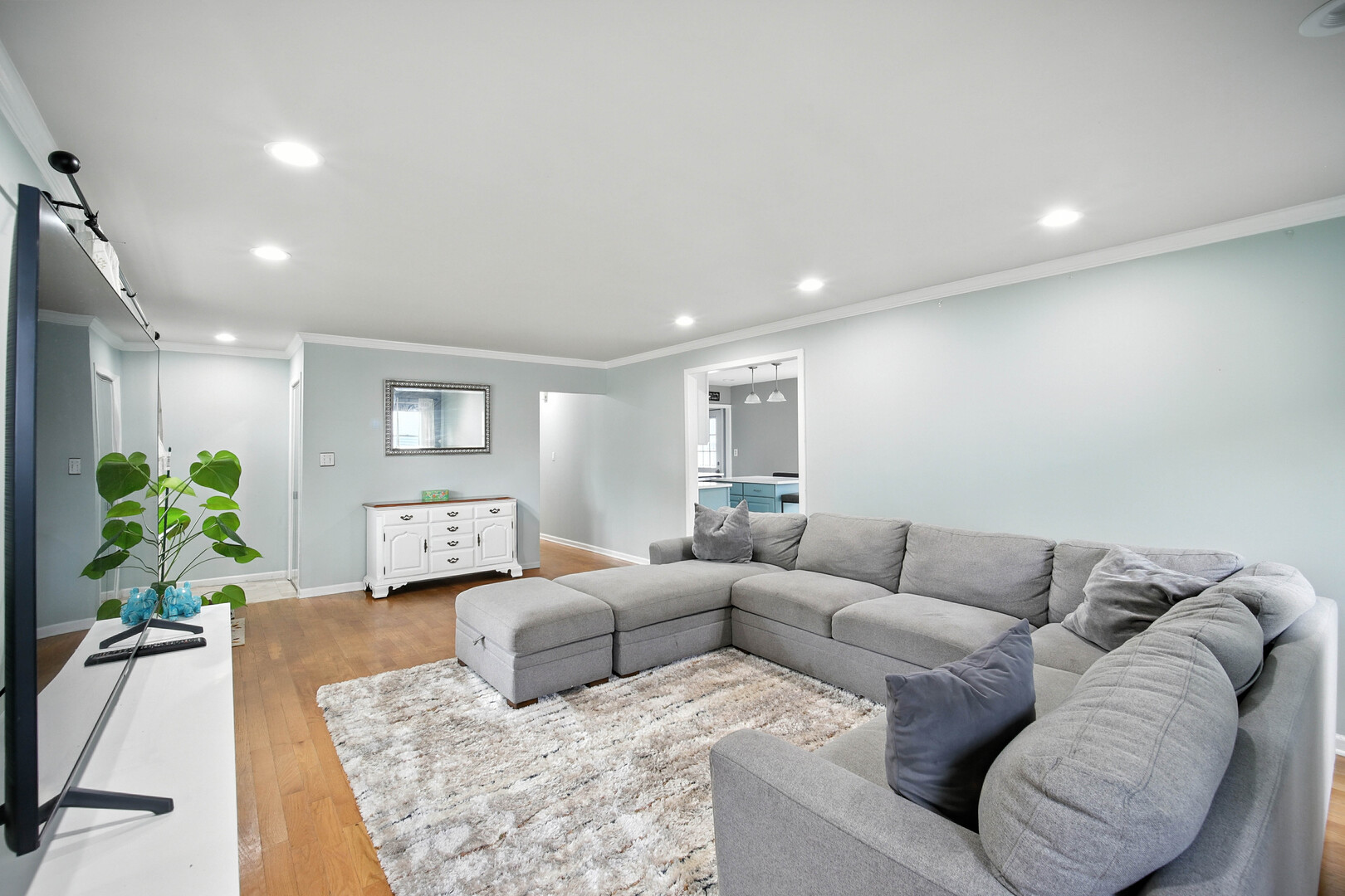 307 Oakwood Road, Vernon Hills, IL 60061