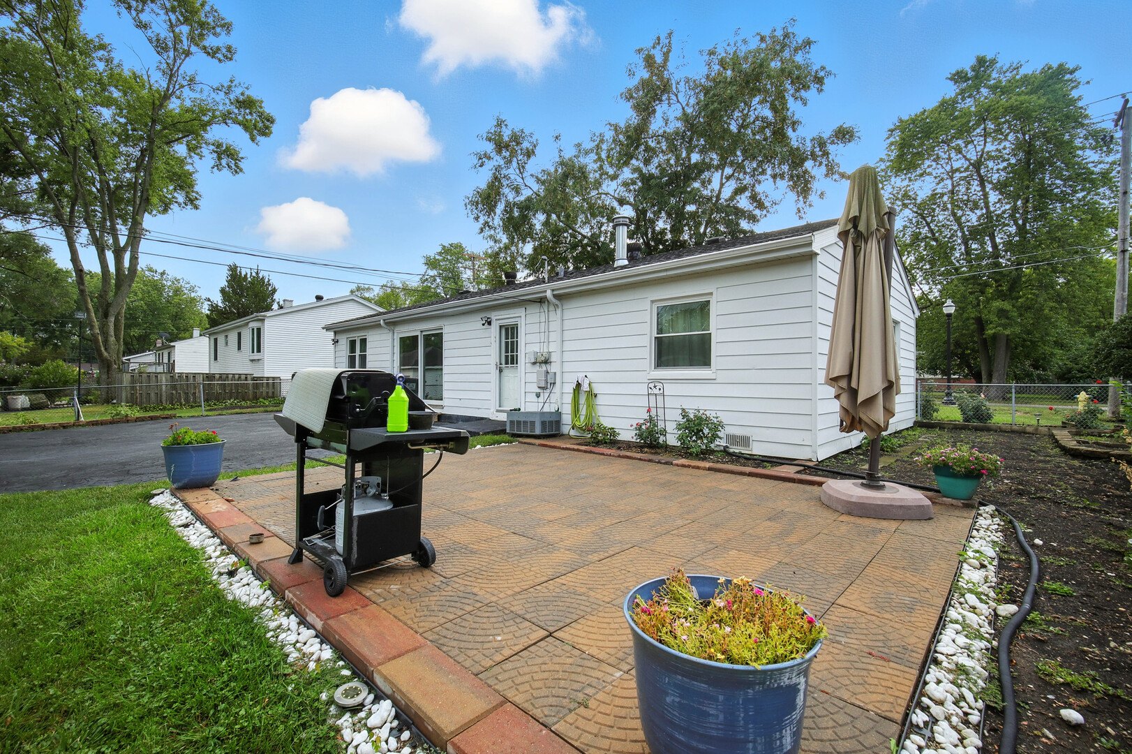 307 Oakwood Road, Vernon Hills, IL 60061