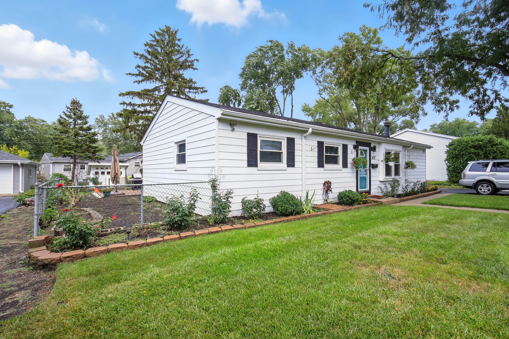 307 Oakwood Road, Vernon Hills, IL 60061