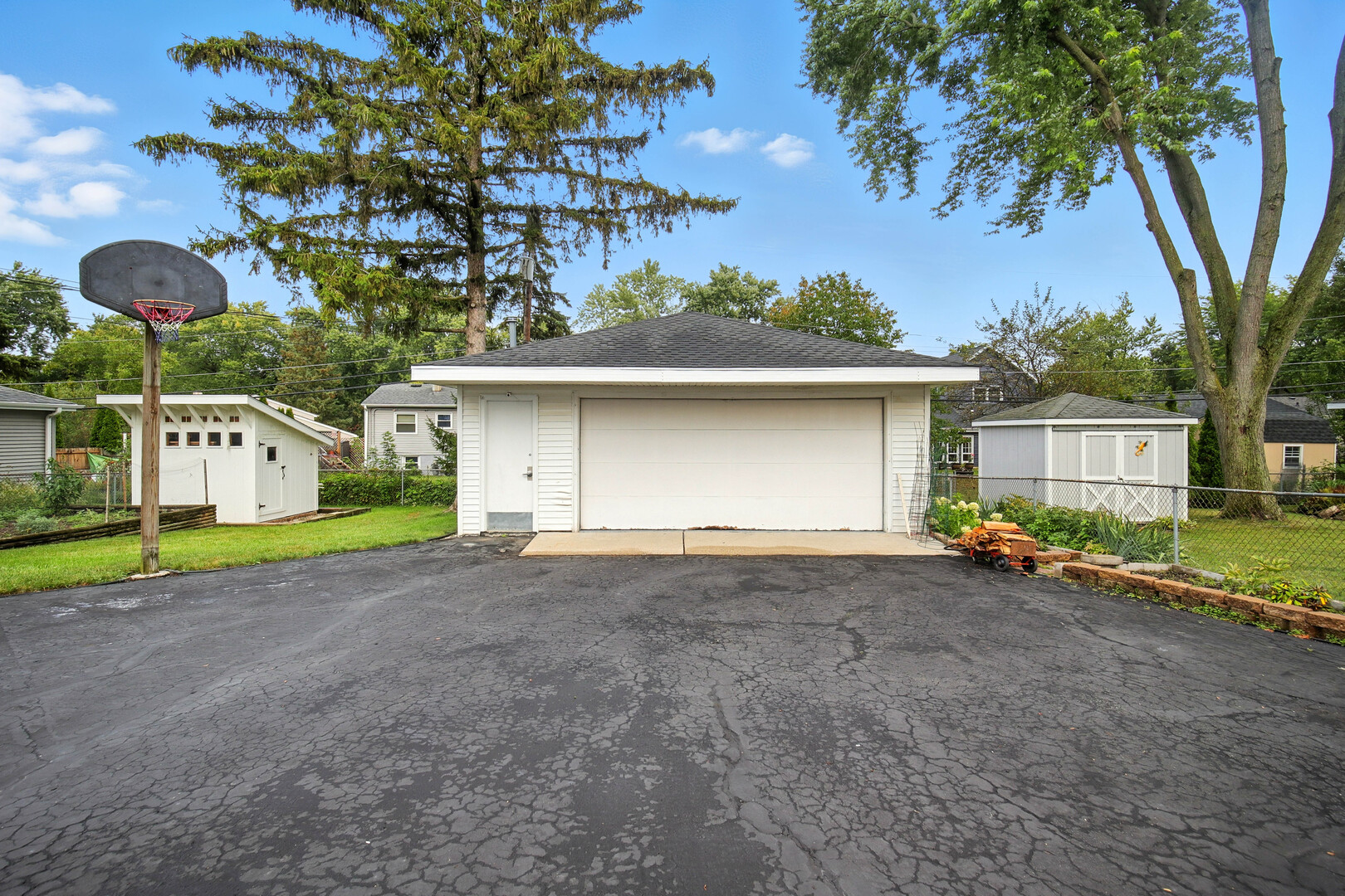 307 Oakwood Road, Vernon Hills, IL 60061