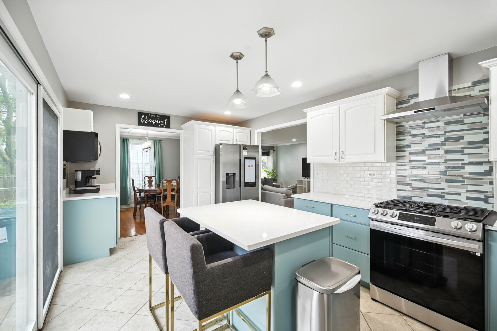 307 Oakwood Road, Vernon Hills, IL 60061