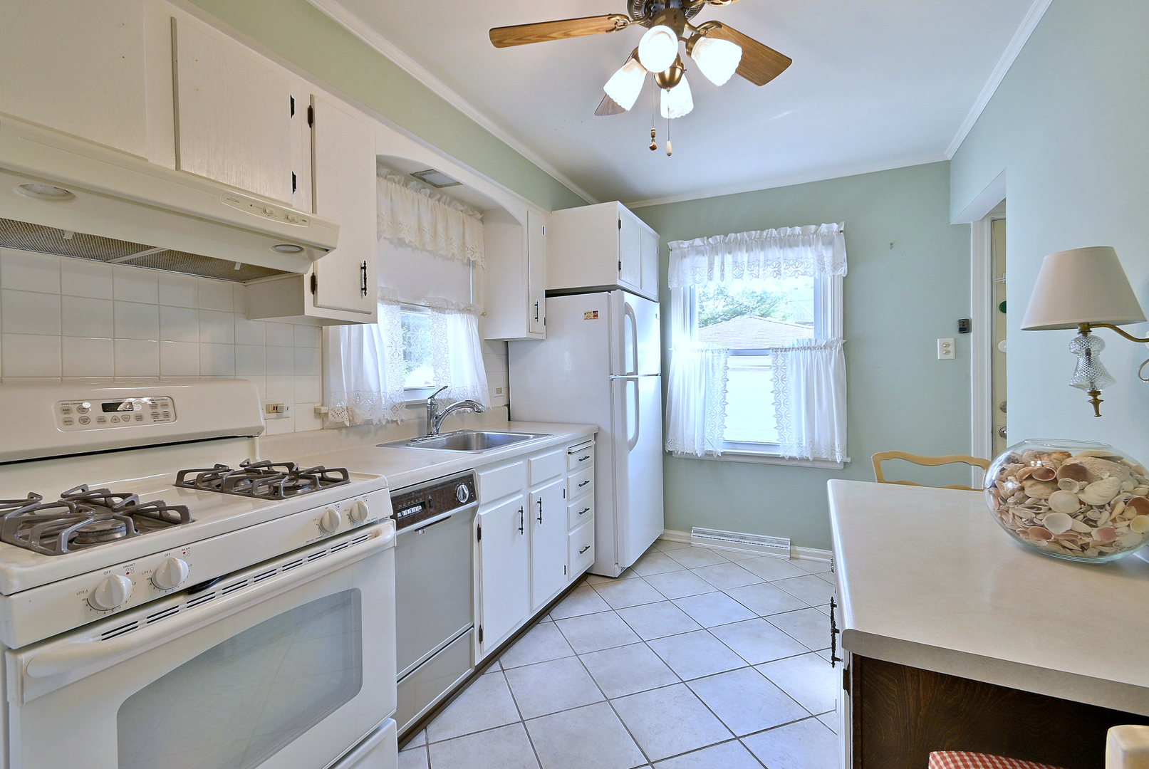 995 S Swain Avenue, Elmhurst, IL 60126