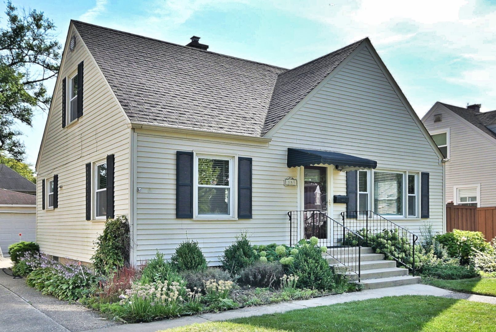 995 S Swain Avenue, Elmhurst, IL 60126