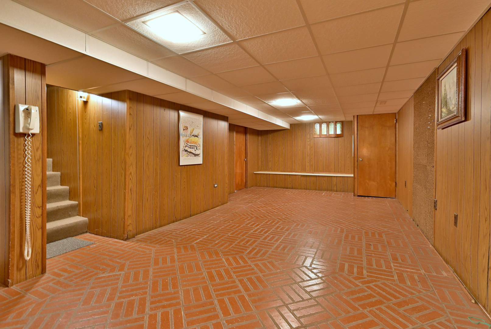995 S Swain Avenue, Elmhurst, IL 60126
