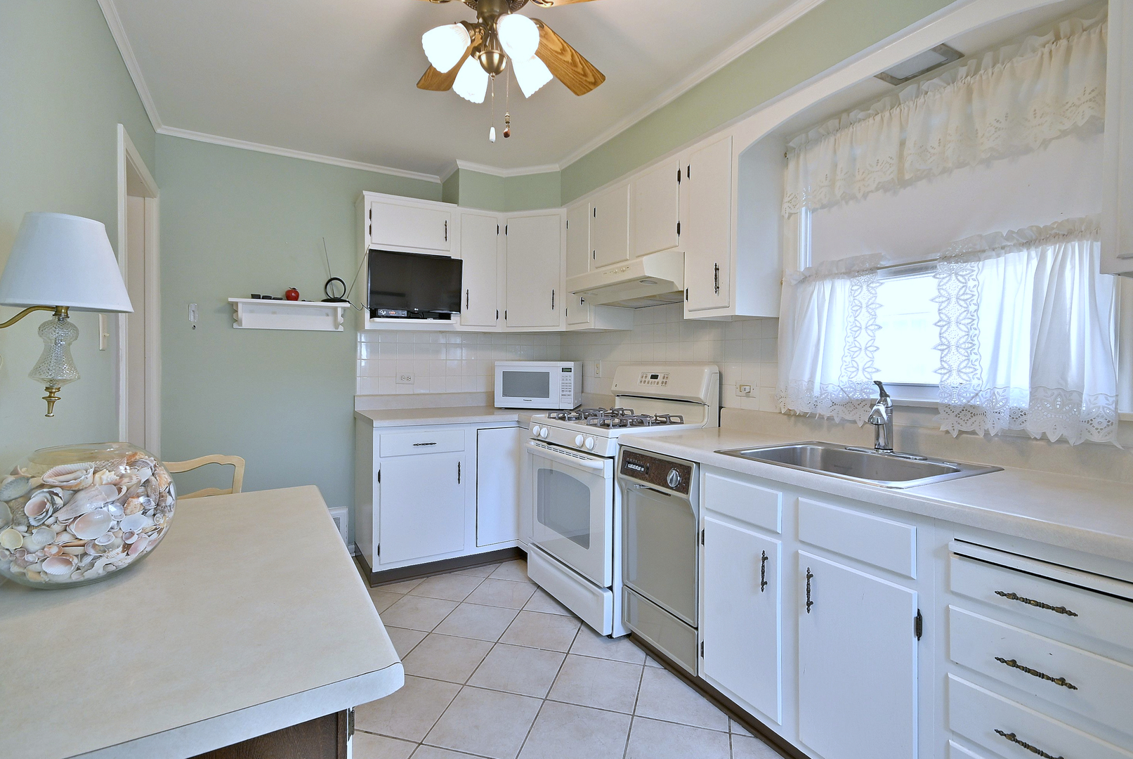 995 S Swain Avenue, Elmhurst, IL 60126