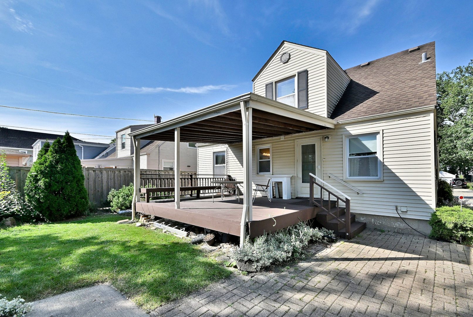 995 S Swain Avenue, Elmhurst, IL 60126