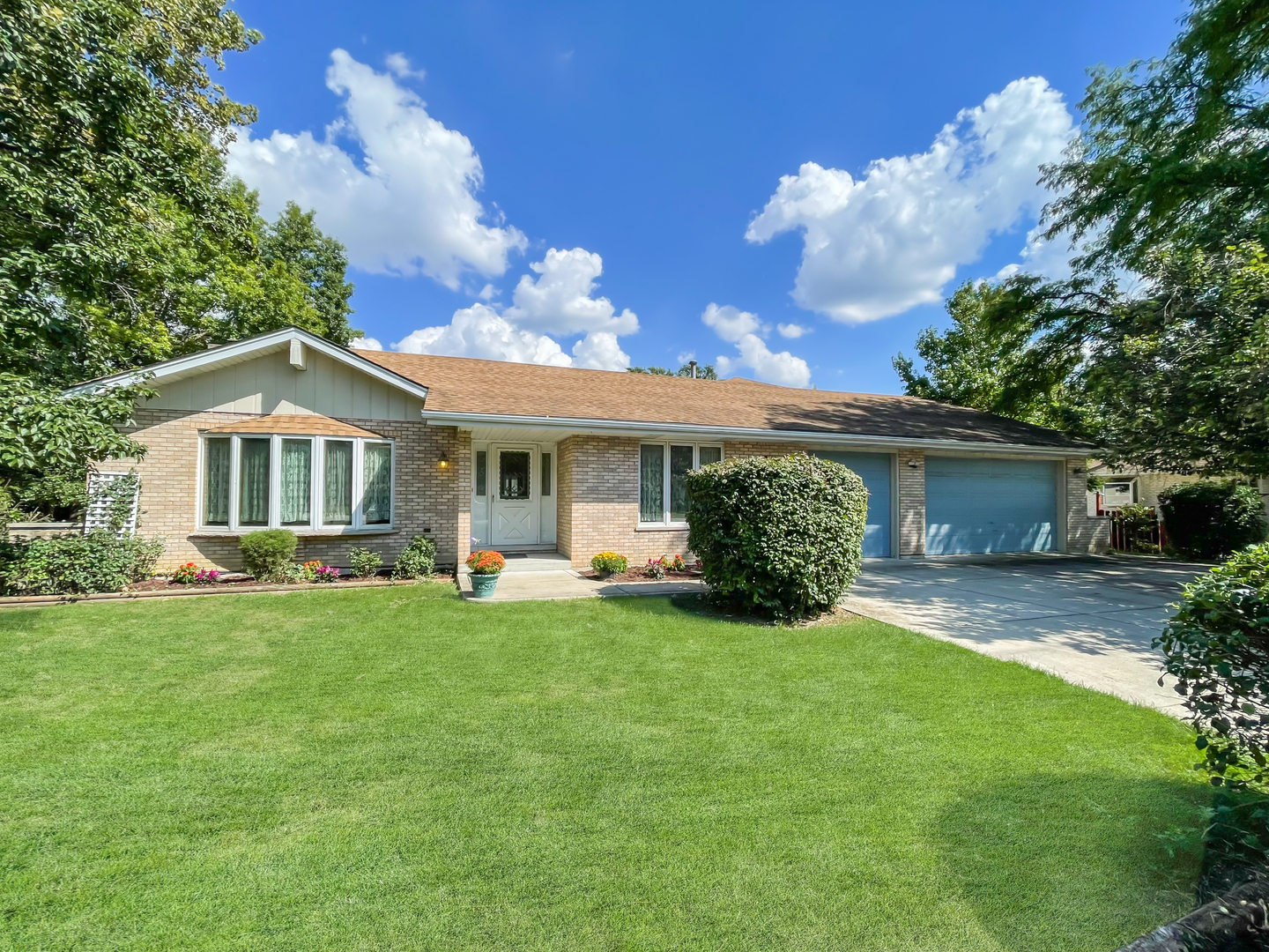 10211 S 88TH Avenue, Palos Hills, IL 60465