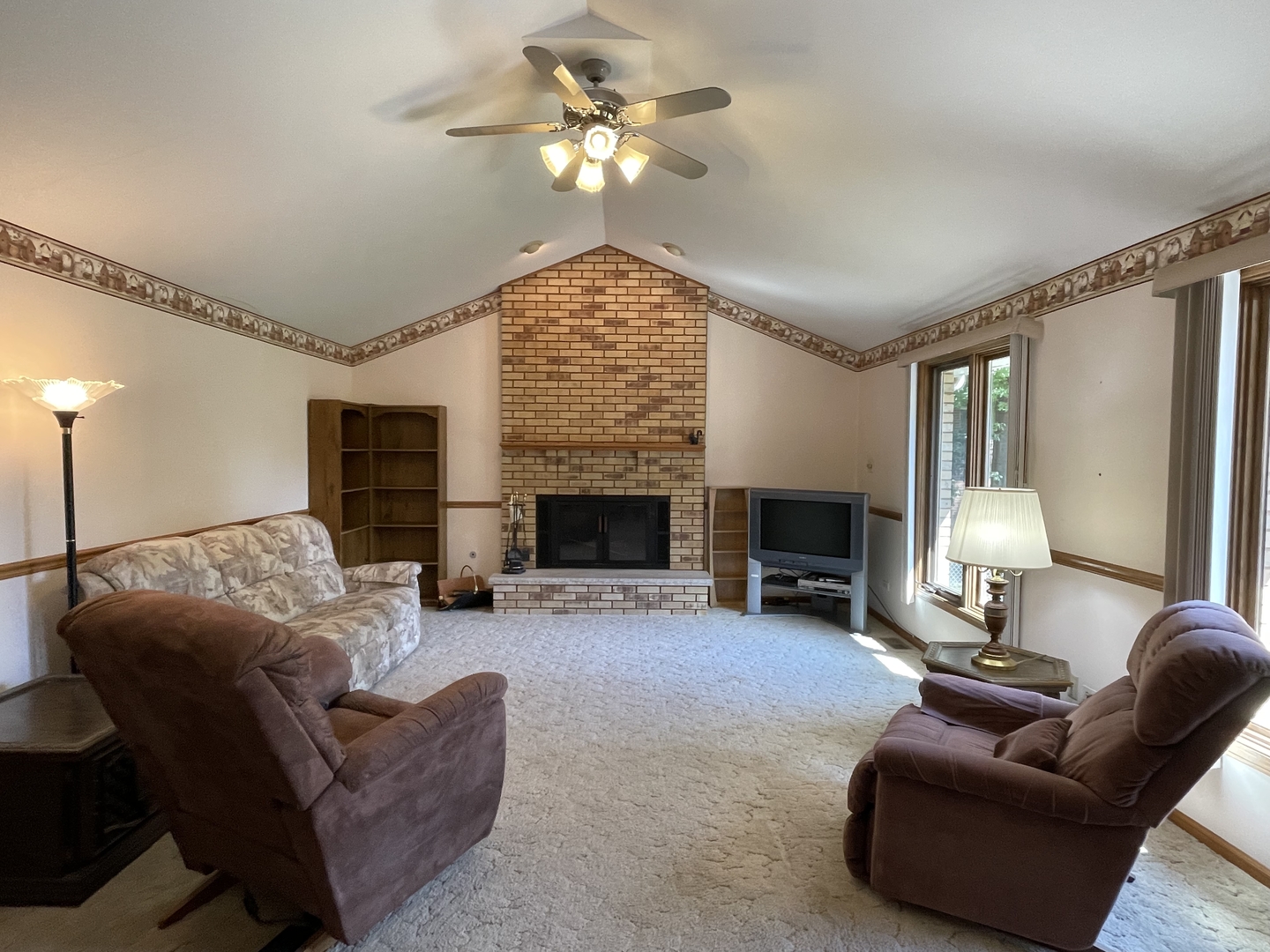 10211 S 88TH Avenue, Palos Hills, IL 60465