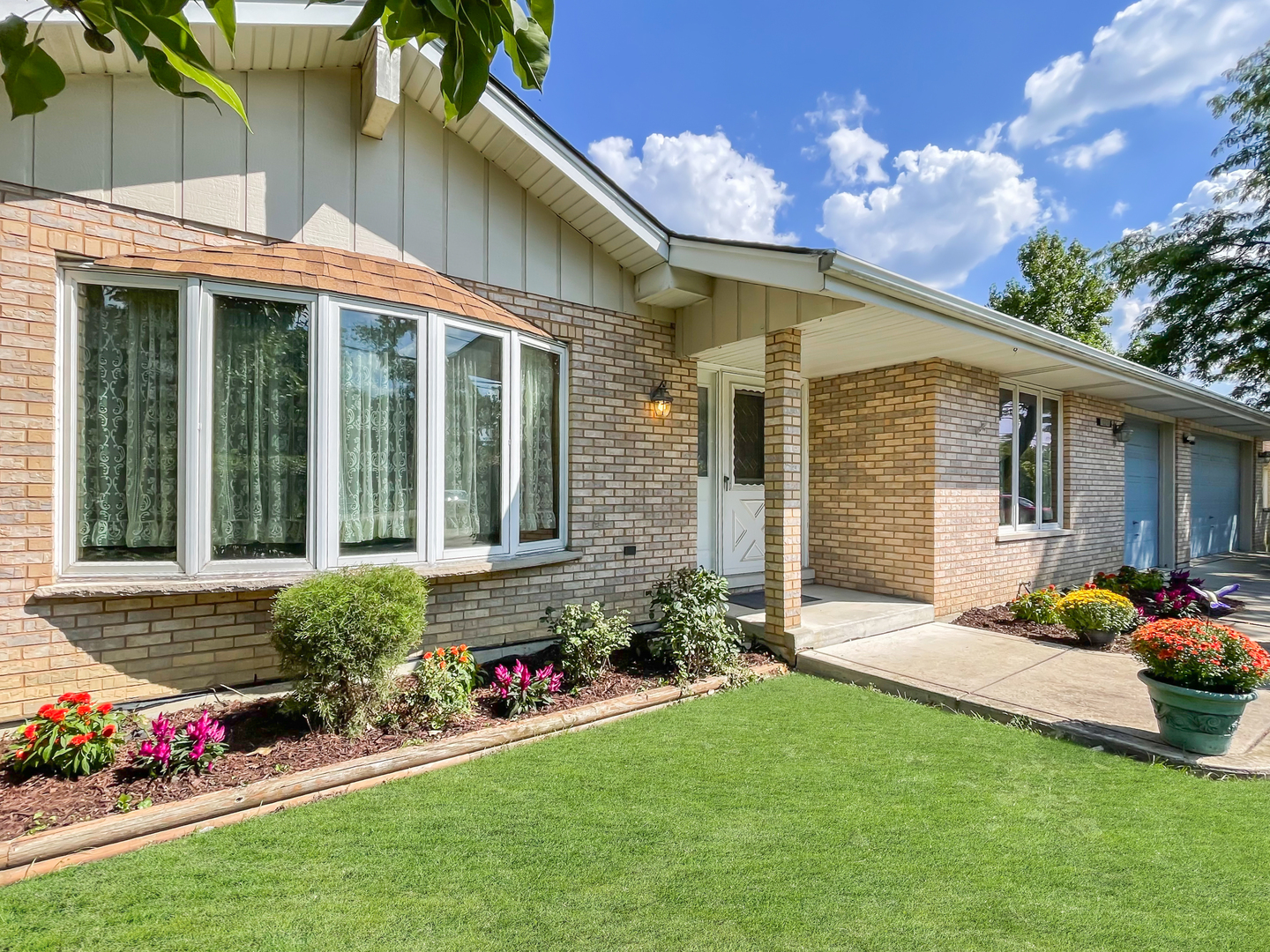 10211 S 88TH Avenue, Palos Hills, IL 60465