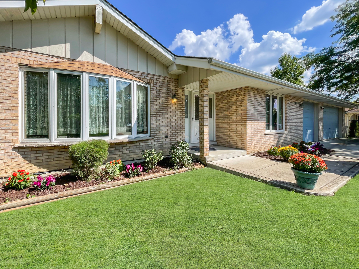 10211 S 88TH Avenue, Palos Hills, IL 60465
