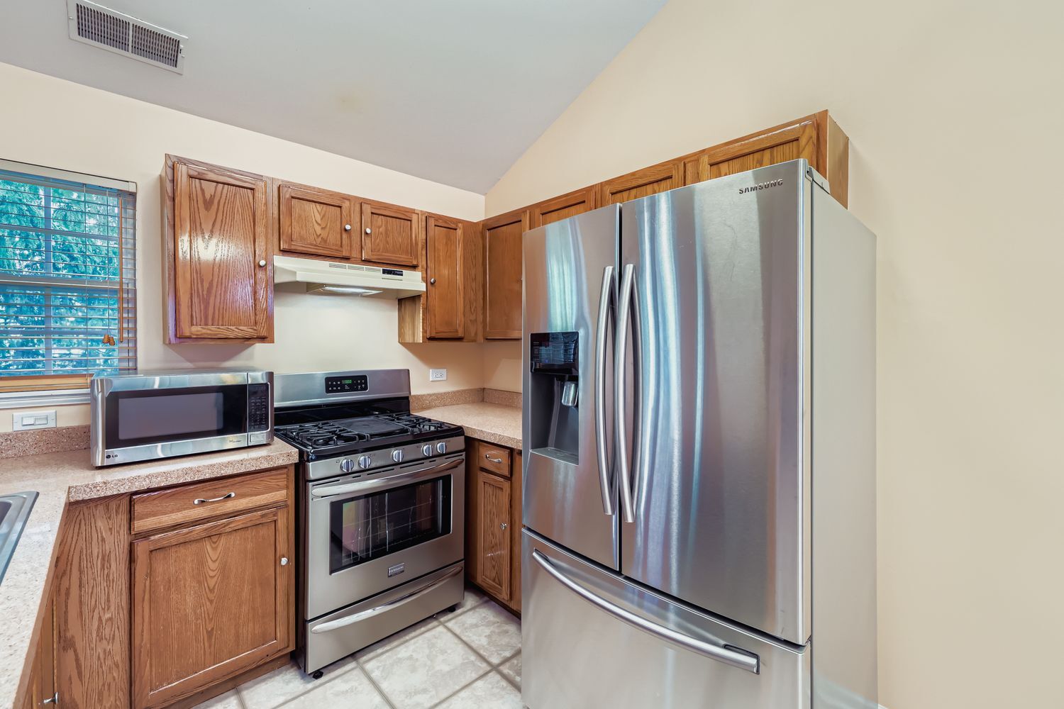 1212 Shawford Way, Elgin, IL 60120