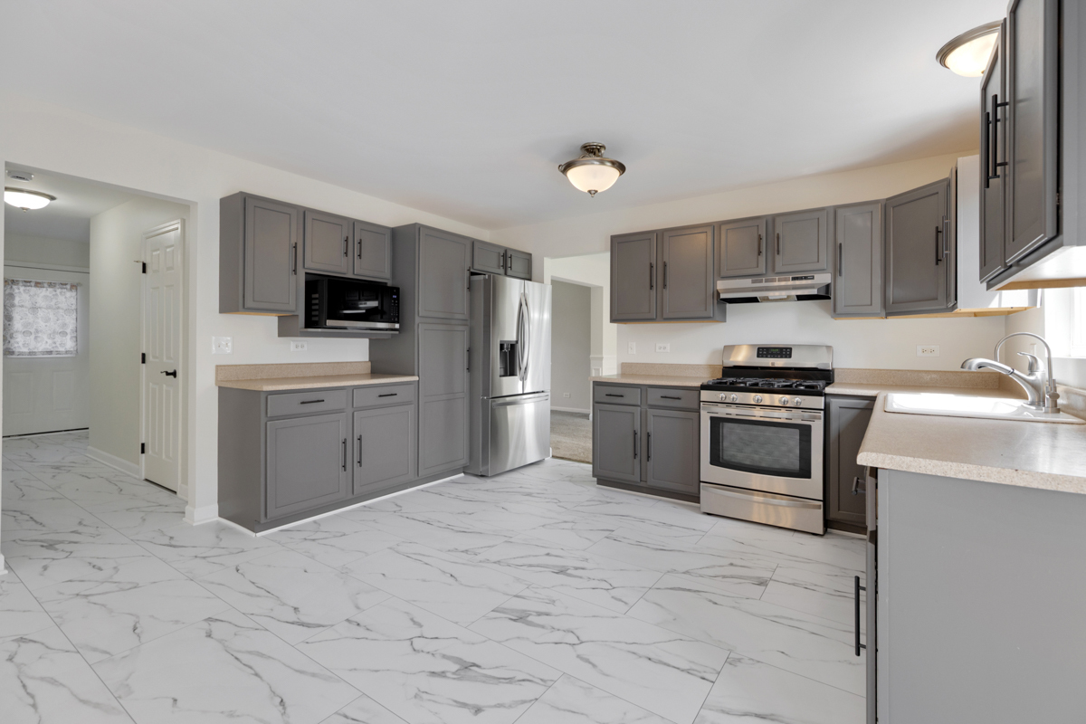 399 Fulton Avenue, South Elgin, IL 60177