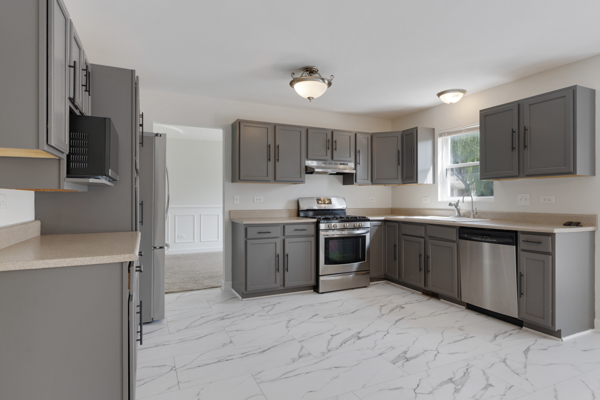 399 Fulton Avenue, South Elgin, IL 60177