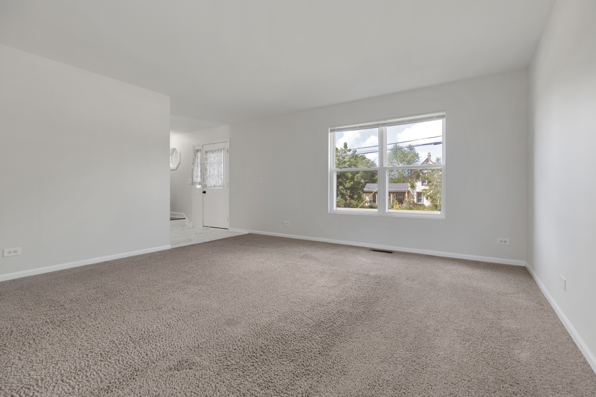 399 Fulton Avenue, South Elgin, IL 60177
