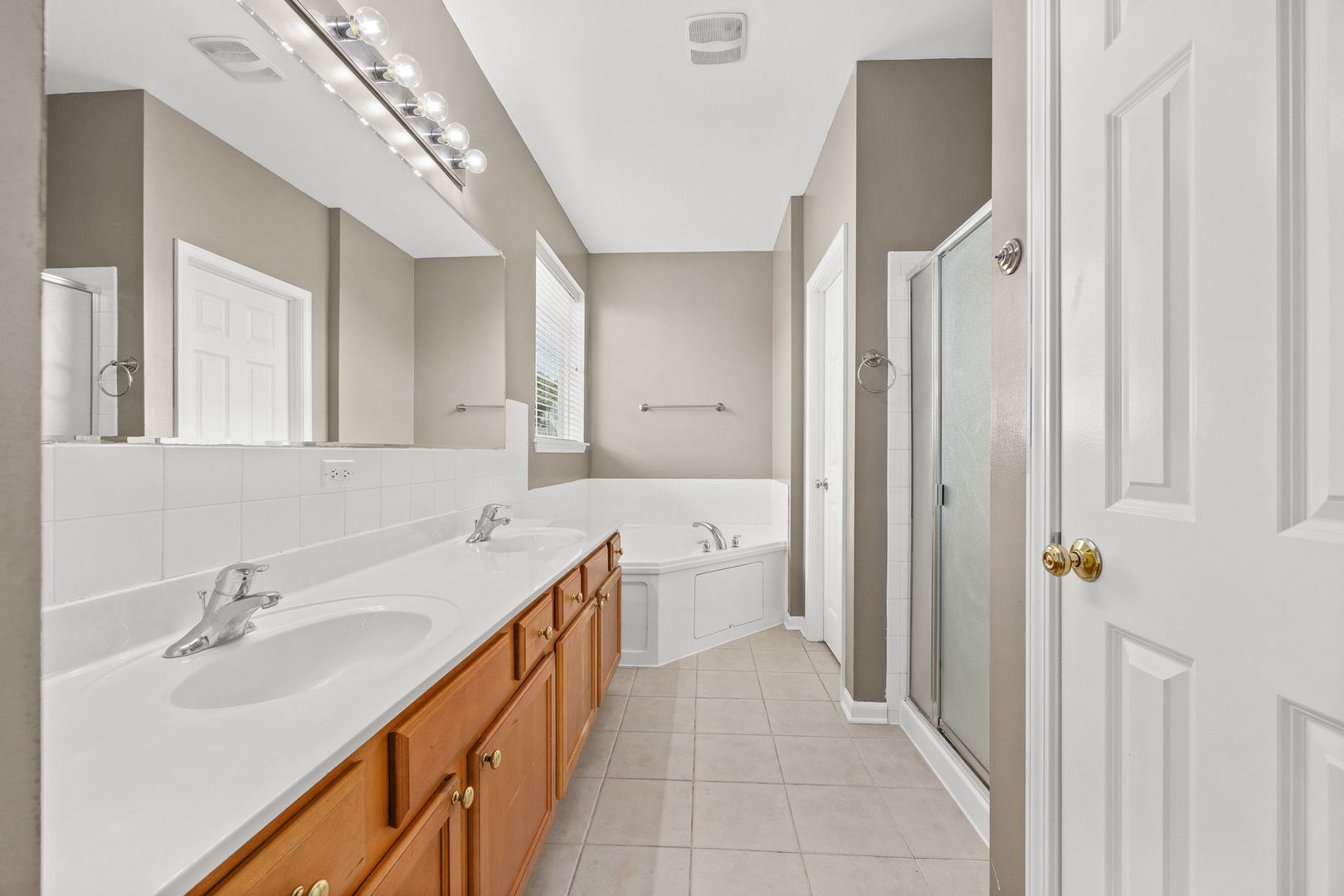 709 Bohannon Circle, Oswego, IL 60543