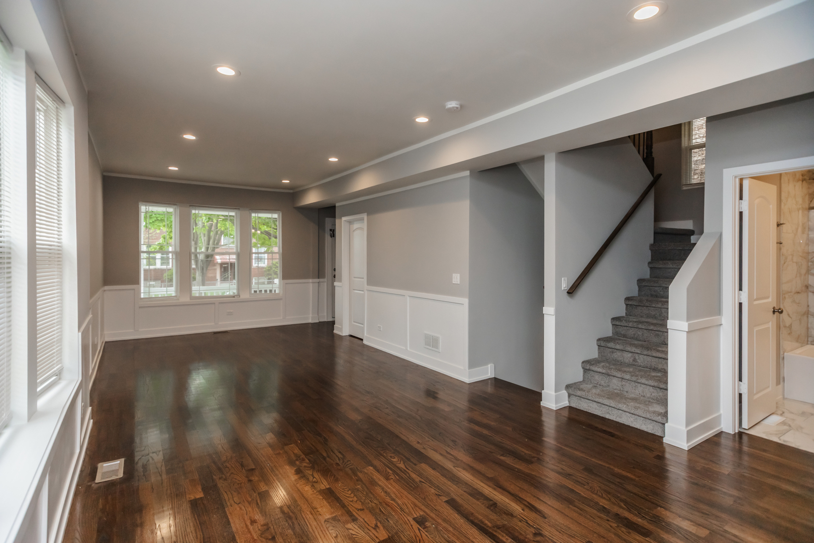 7605 S Champlain Avenue, Chicago, IL 60619