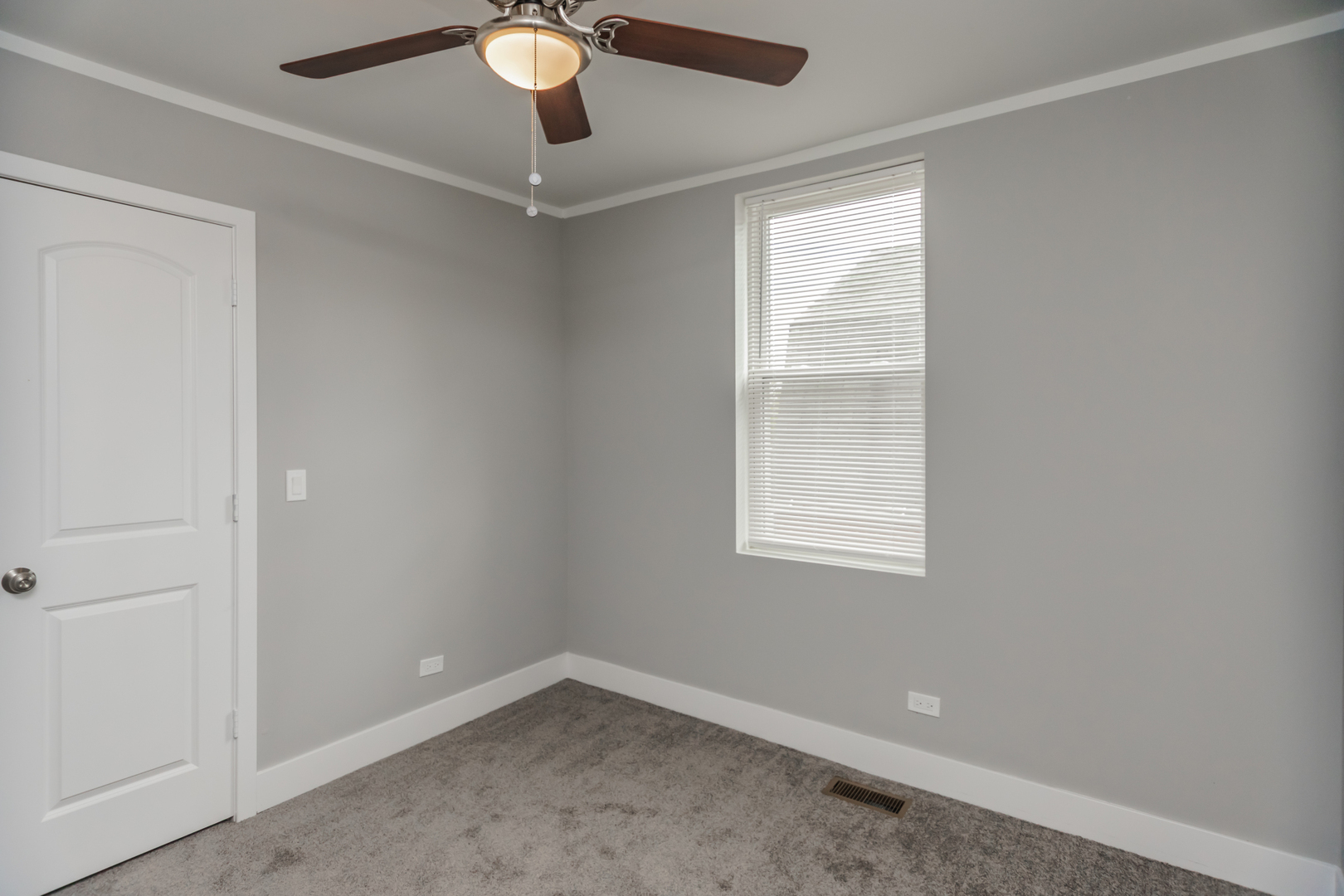 7605 S Champlain Avenue, Chicago, IL 60619