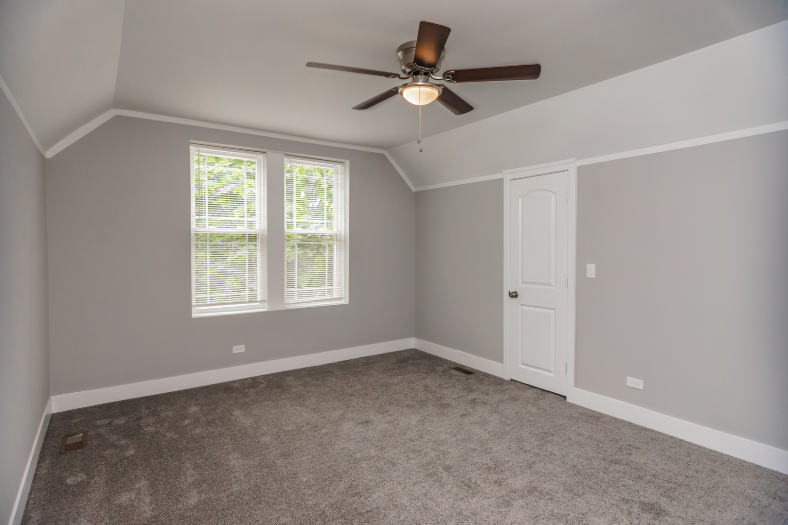 7605 S Champlain Avenue, Chicago, IL 60619