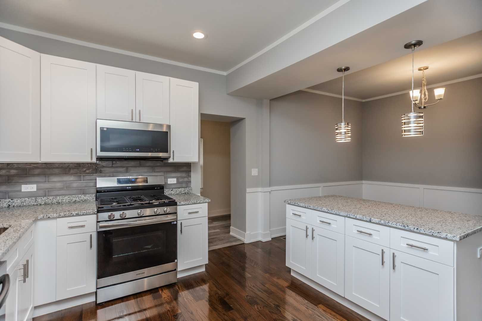 7605 S Champlain Avenue, Chicago, IL 60619