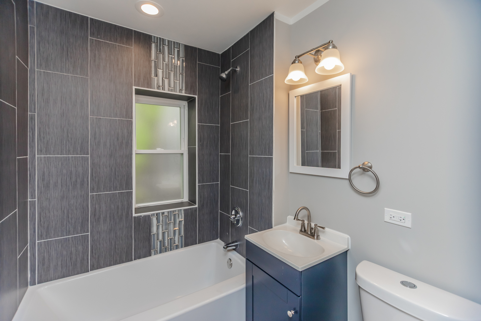 7605 S Champlain Avenue, Chicago, IL 60619