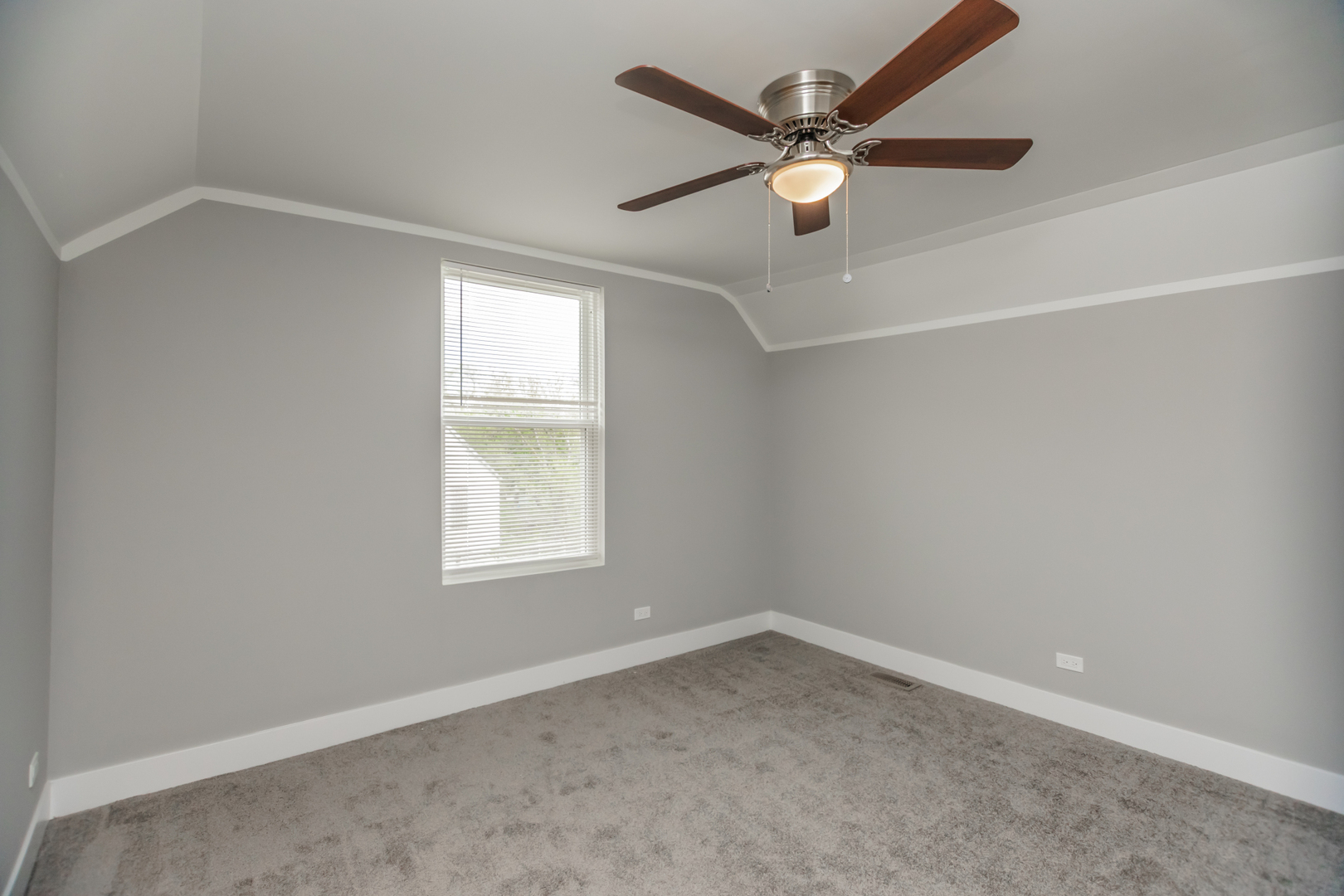 7605 S Champlain Avenue, Chicago, IL 60619