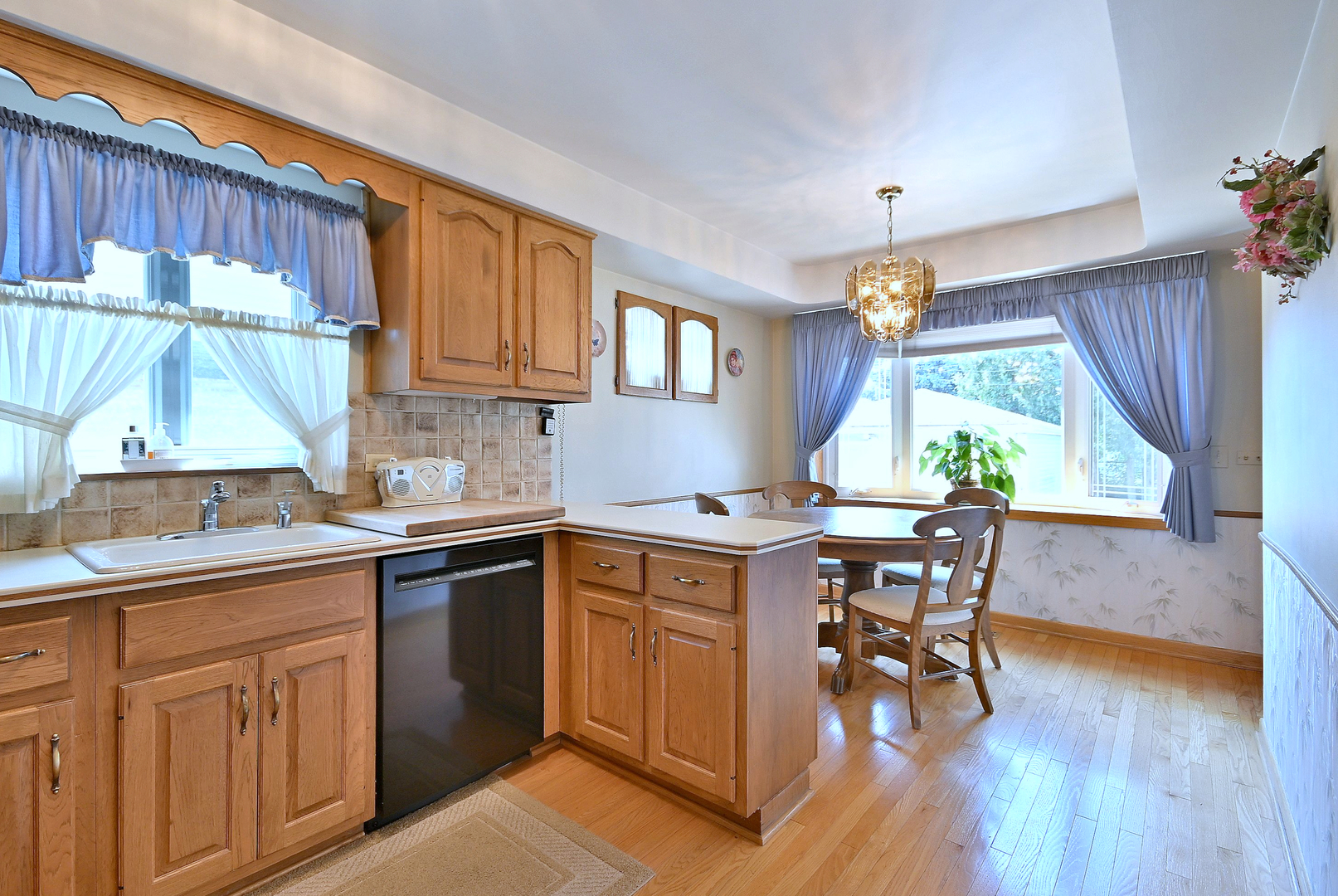 8512 N Oriole Avenue, Niles, IL 60714