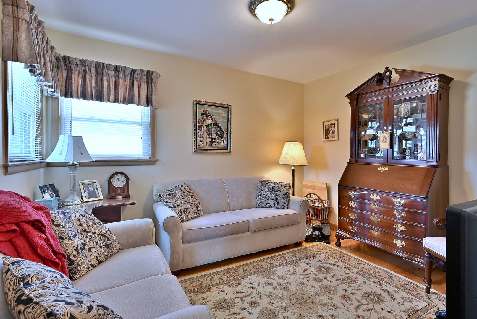 8512 N Oriole Avenue, Niles, IL 60714