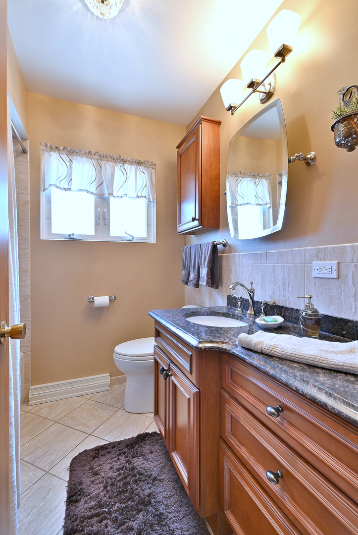 8512 N Oriole Avenue, Niles, IL 60714