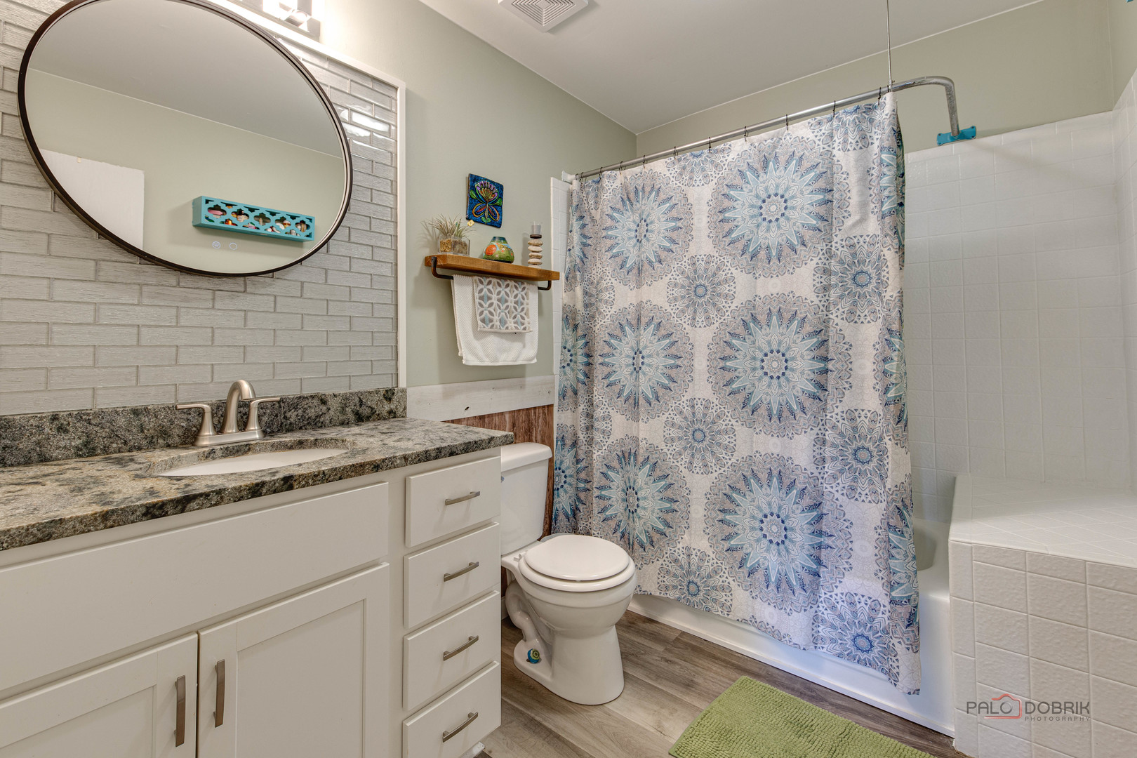 863 Barlina Road, Crystal Lake, IL 60014