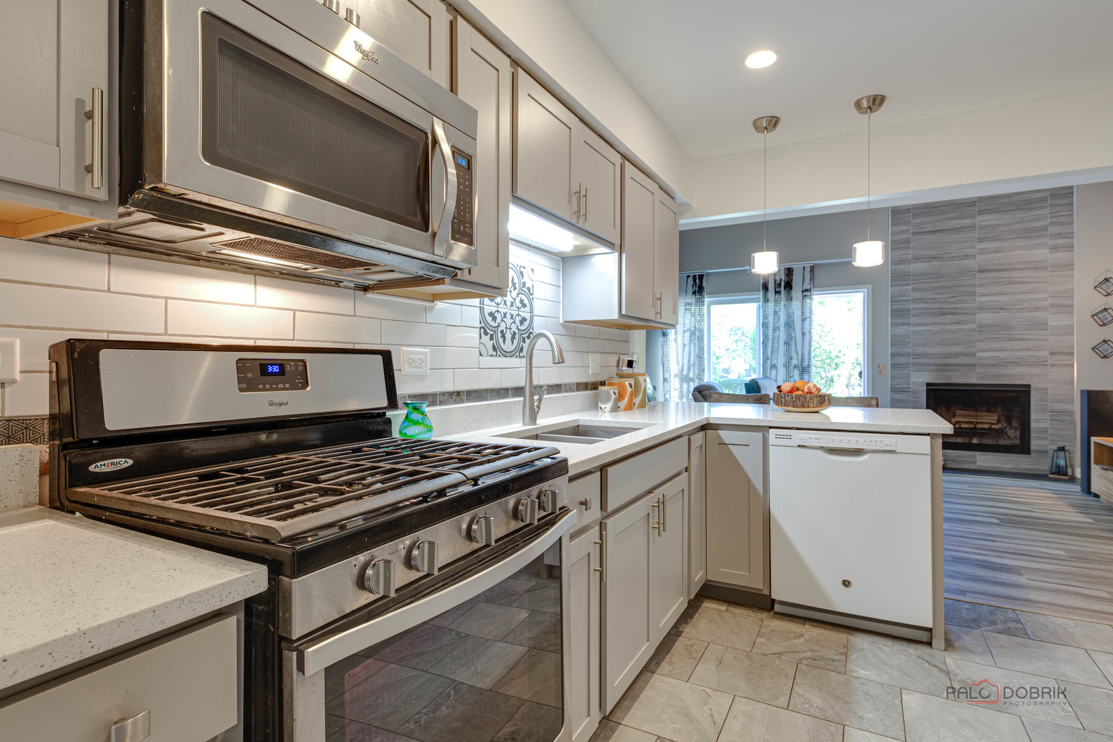 863 Barlina Road, Crystal Lake, IL 60014