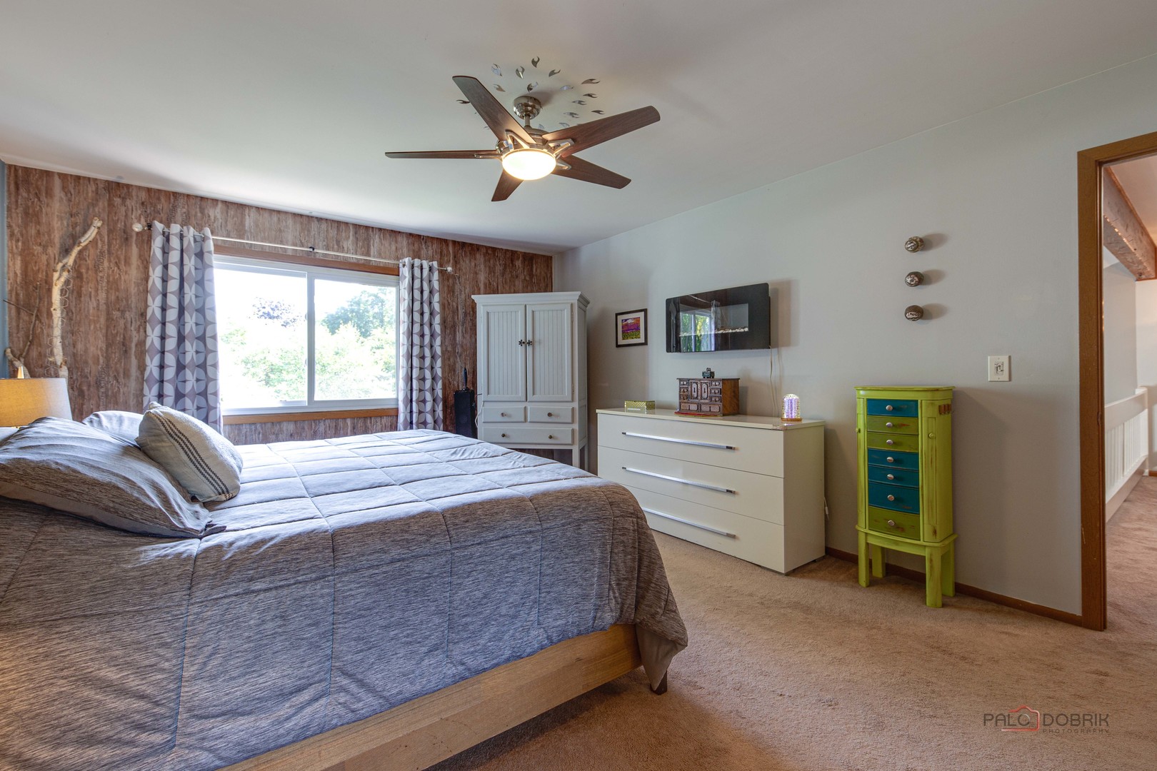 863 Barlina Road, Crystal Lake, IL 60014
