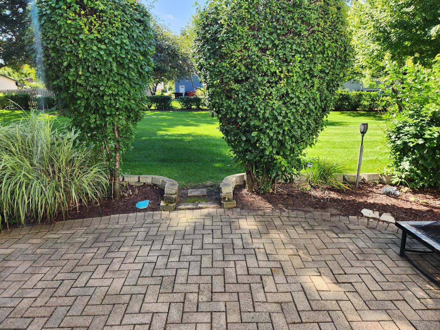 863 Barlina Road, Crystal Lake, IL 60014