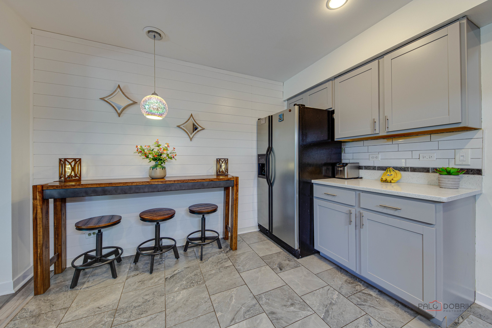 863 Barlina Road, Crystal Lake, IL 60014