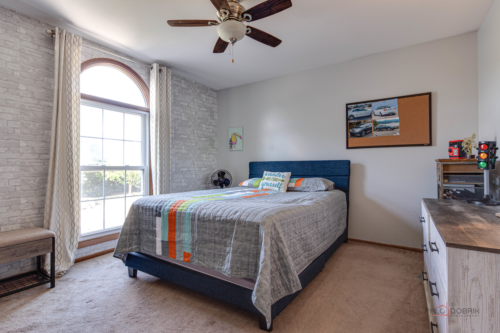 863 Barlina Road, Crystal Lake, IL 60014