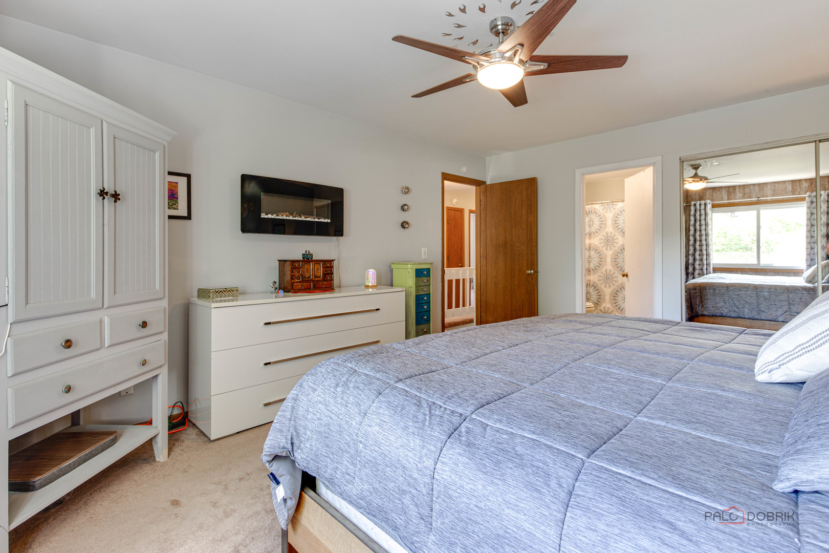 863 Barlina Road, Crystal Lake, IL 60014