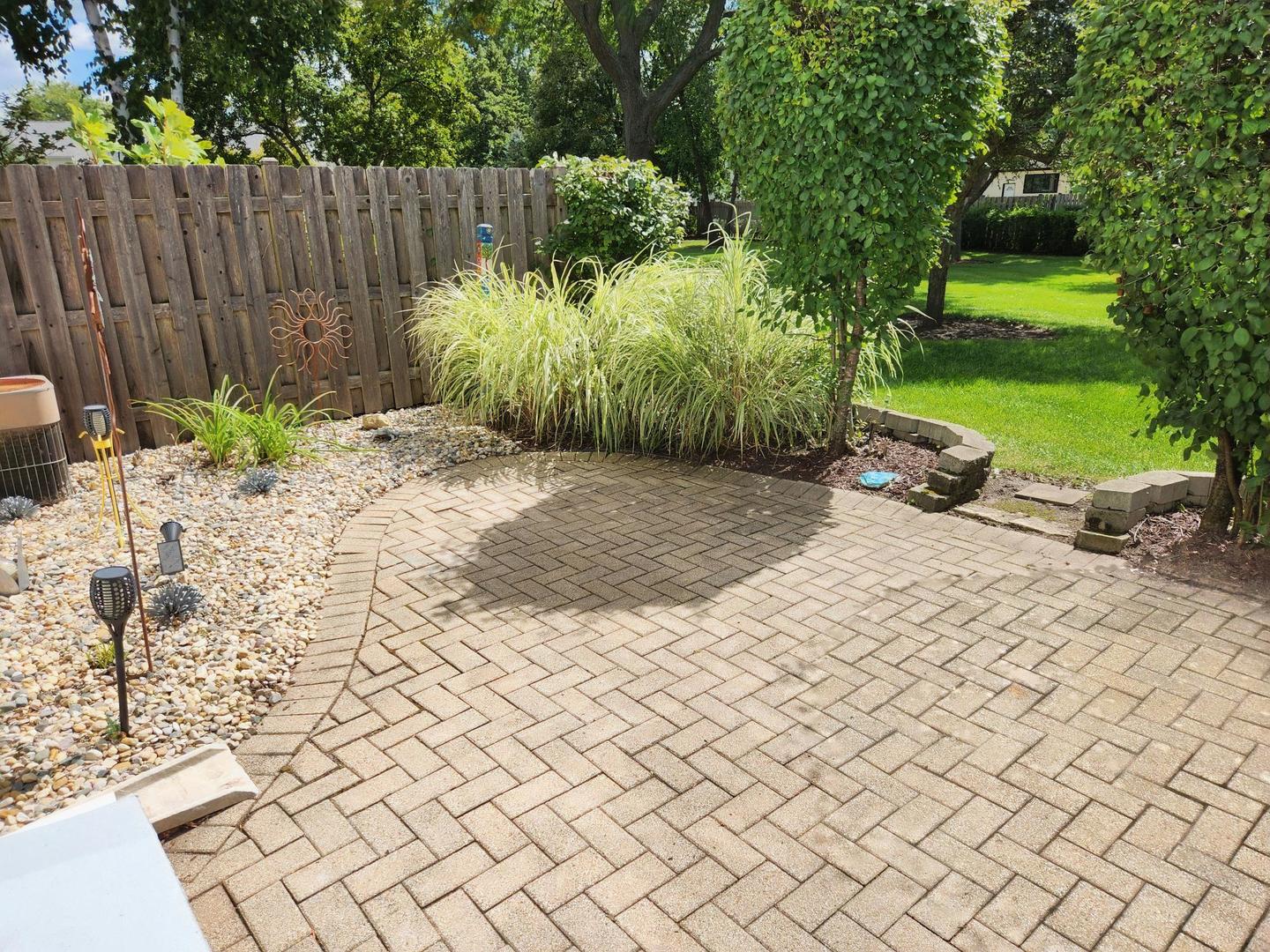 863 Barlina Road, Crystal Lake, IL 60014
