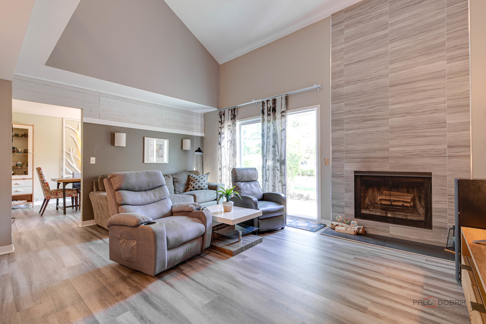 863 Barlina Road, Crystal Lake, IL 60014