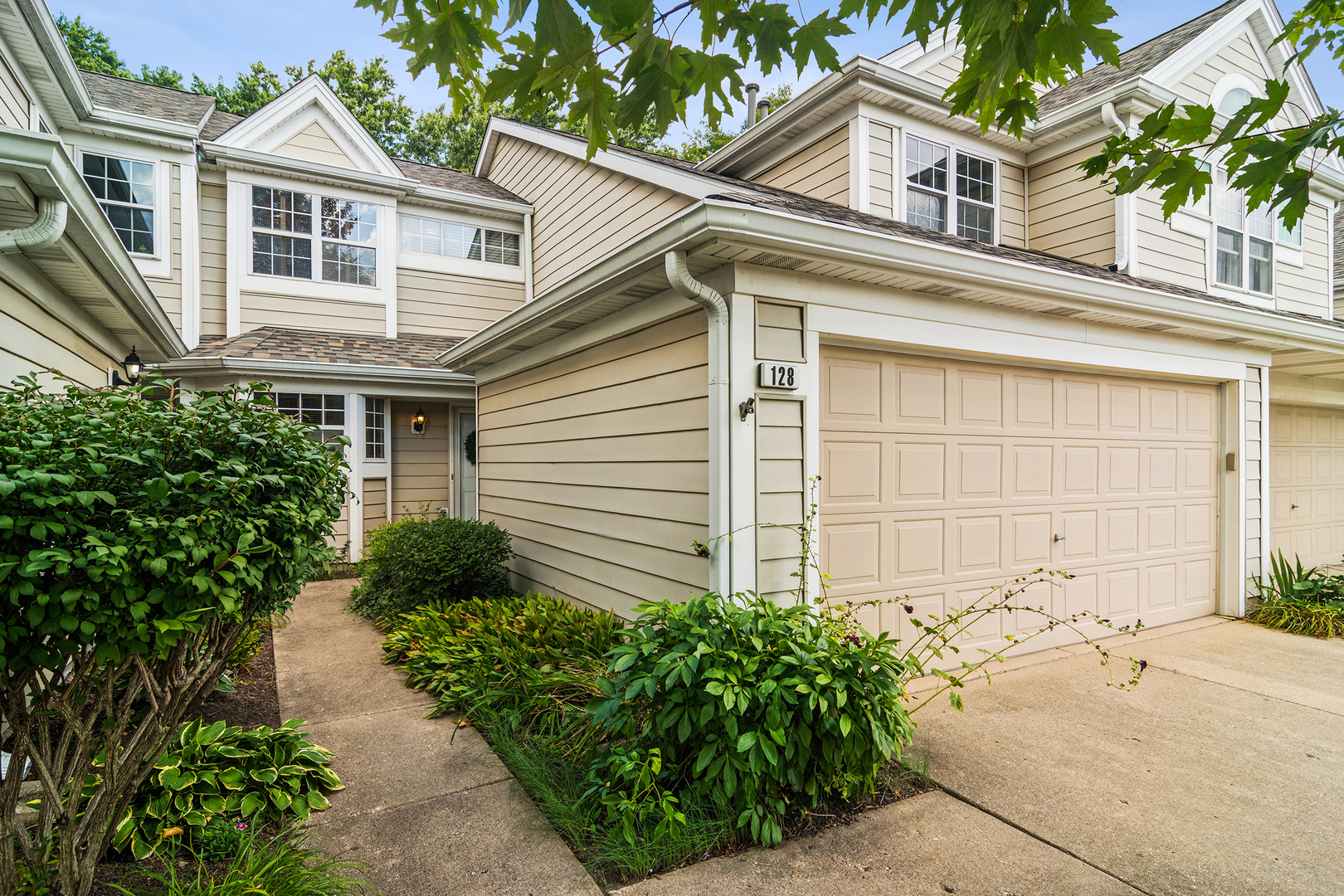 128 Woodstone Drive, Buffalo Grove, IL 60089
