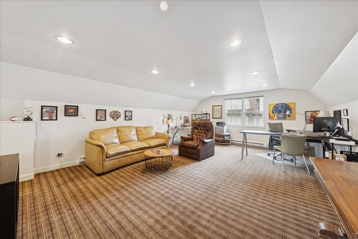 230 Holmes Avenue, Clarendon Hills, IL 60514
