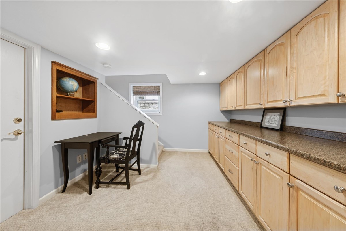 230 Holmes Avenue, Clarendon Hills, IL 60514