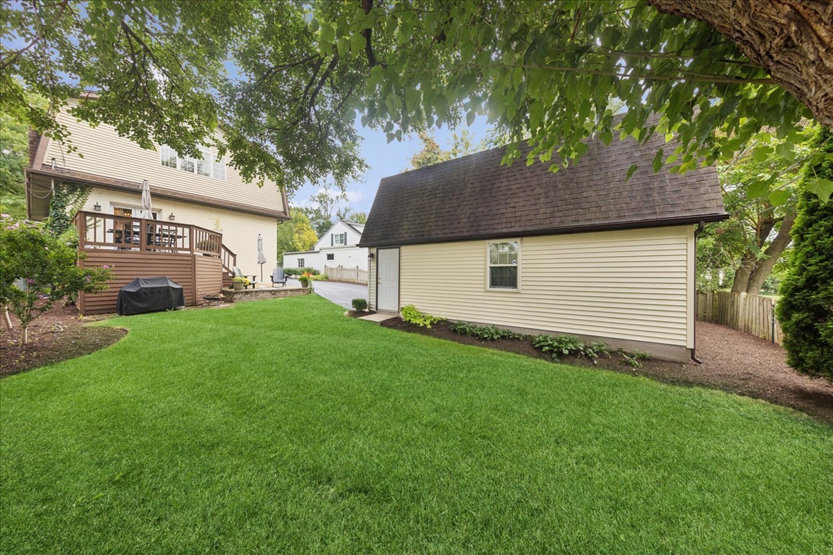 230 Holmes Avenue, Clarendon Hills, IL 60514