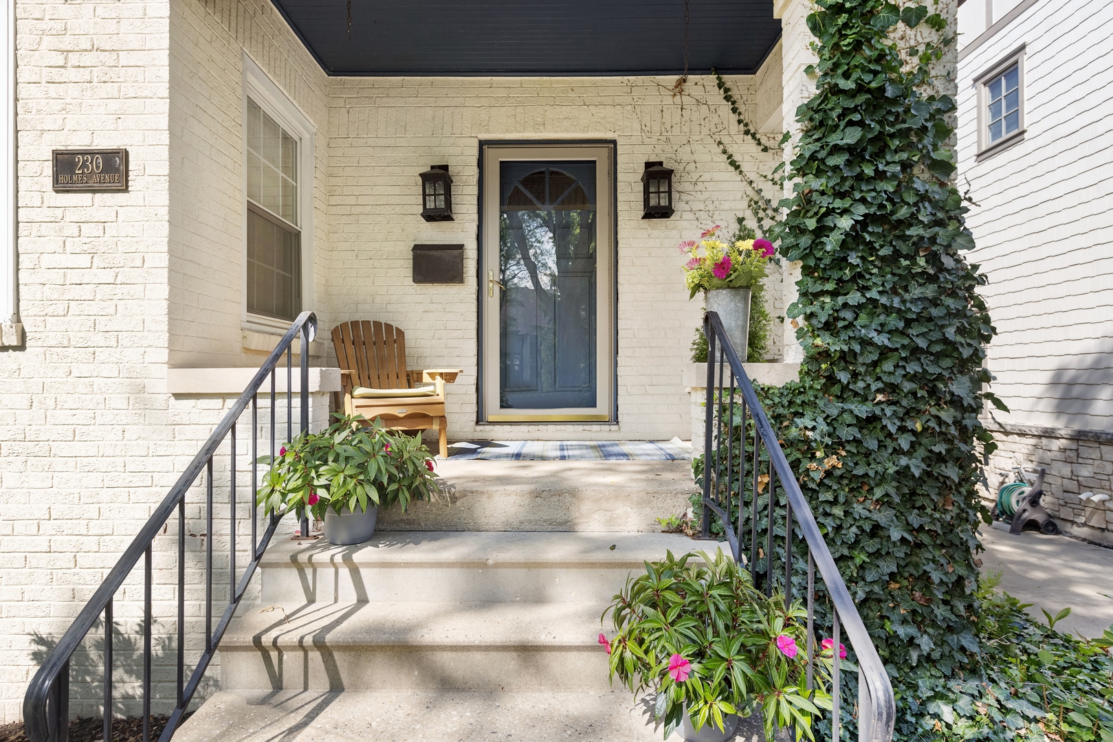 230 Holmes Avenue, Clarendon Hills, IL 60514