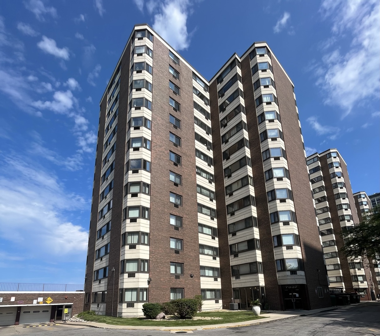 7337 S South Shore Drive #1024, Chicago, IL 60649