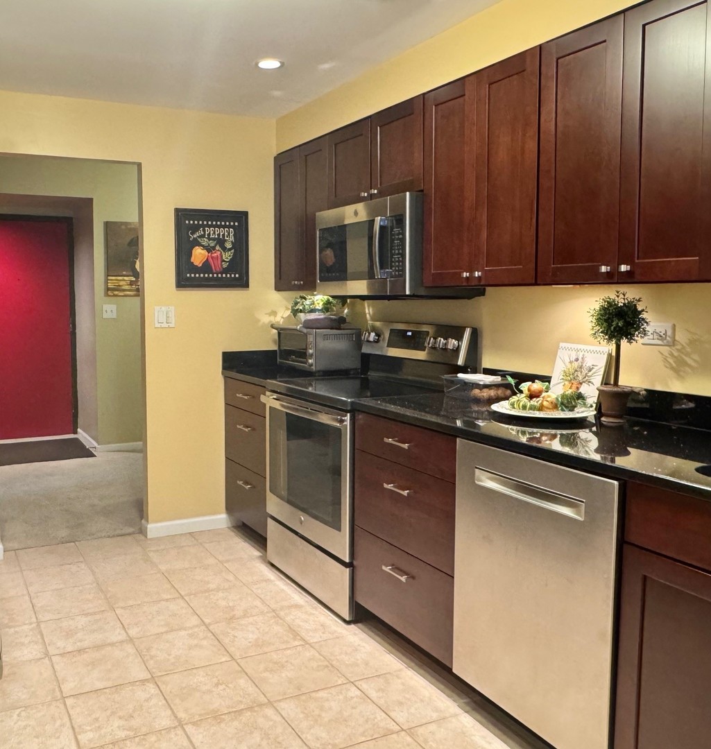 825 PEARSON Avenue #3E, Des Plaines, IL 60016