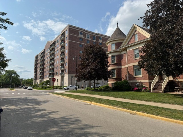 825 PEARSON Avenue #3E, Des Plaines, IL 60016