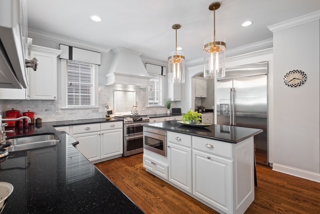 3919 Washington Street, Downers Grove, IL 60515