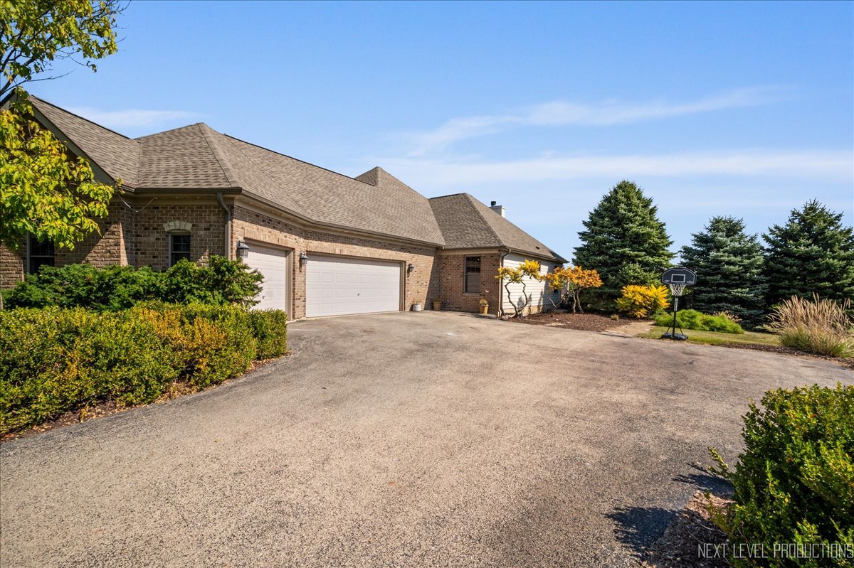 9260 N Stonewall Drive, Newark, IL 60541