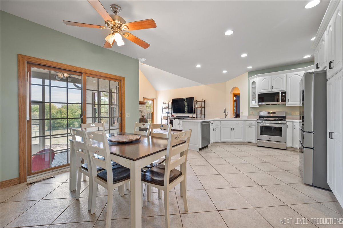 9260 N Stonewall Drive, Newark, IL 60541