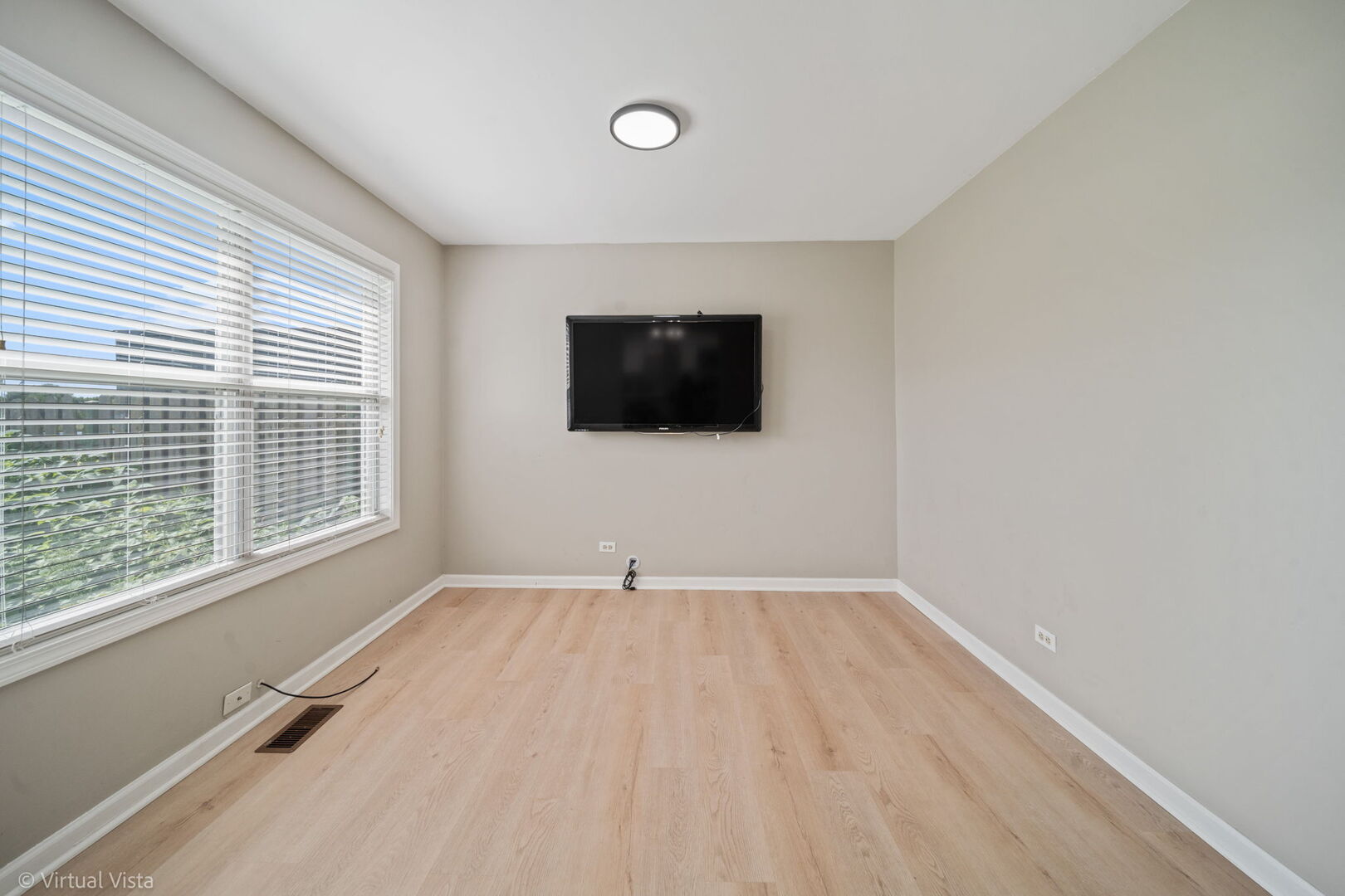 1402 Walnut Circle, Carol Stream, IL 60188