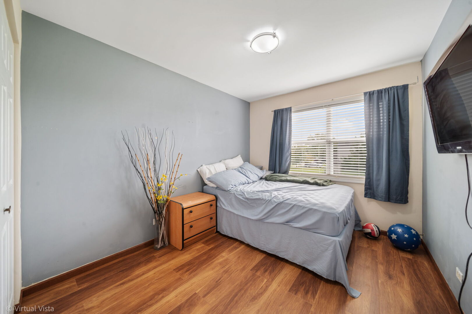 1402 Walnut Circle, Carol Stream, IL 60188